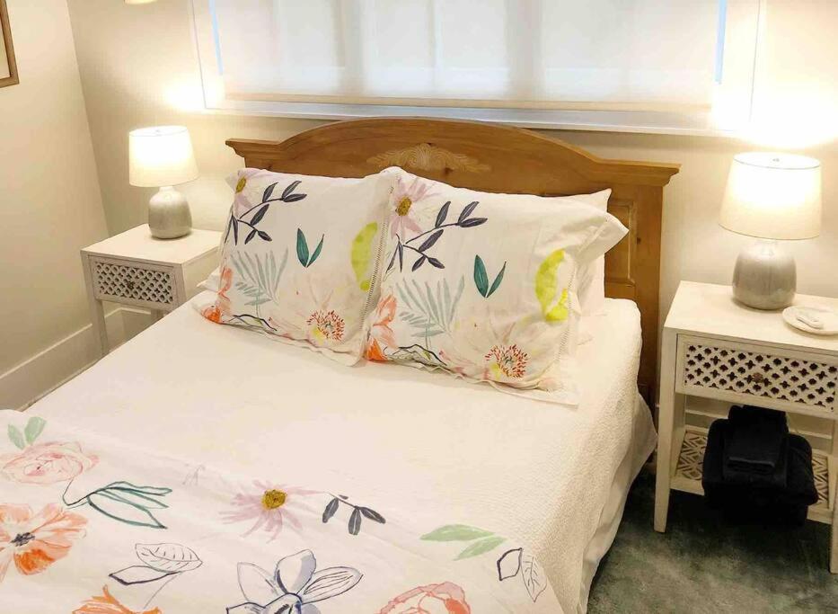 Liz Lane Cottage- Entire Guesthouse Charleston Extérieur photo