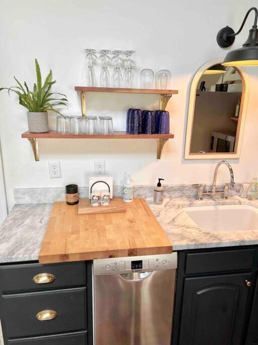 Liz Lane Cottage- Entire Guesthouse Charleston Extérieur photo