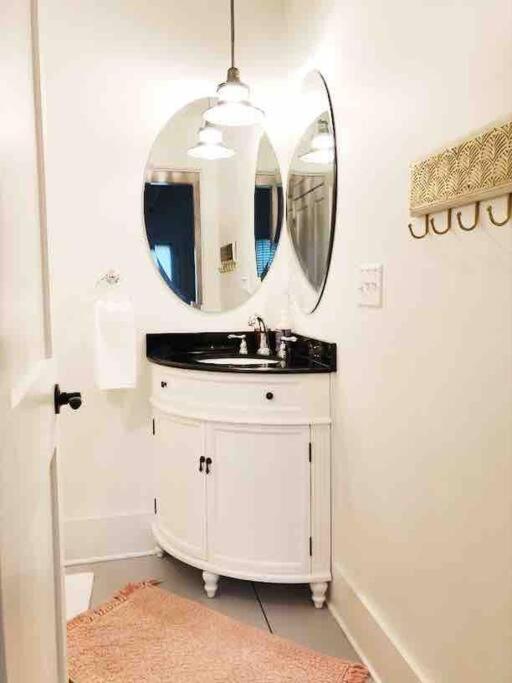 Liz Lane Cottage- Entire Guesthouse Charleston Extérieur photo